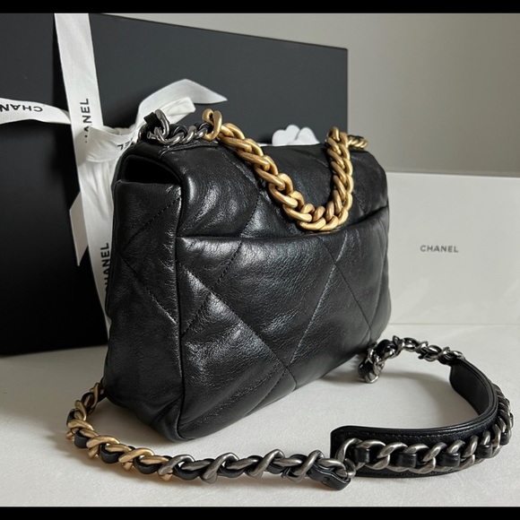 Chanel 19 Small Goatskin - Picture 3 of 10
